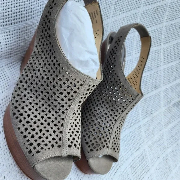 Coach Chastity‎ Op Art Laser Wedges 9.5 NEW - Picture 2 of 12